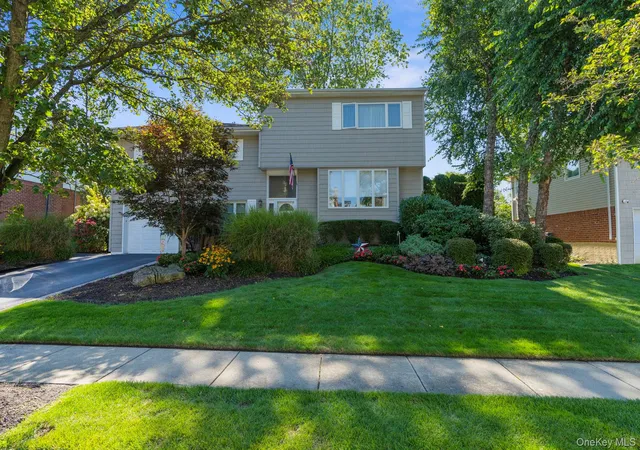 Photo 1 of Single family home for sale at 14 Jane Dr, Old Bethpage, NY 11804 | MLS# 990960 | Listing updated on 2026-09-19