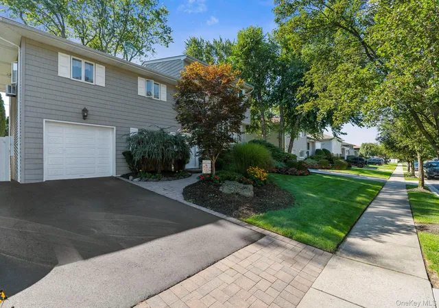 Photo 2 of Single family home for sale at 14 Jane Dr, Old Bethpage, NY 11804 | MLS# 990960 | Listing updated on 2026-09-19