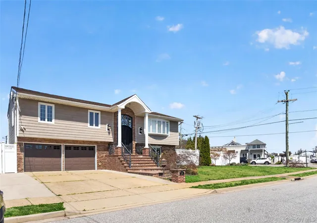 2nd image of 101 Jetmore Pl, Massapequa, NY 11758 | MLS# 990970