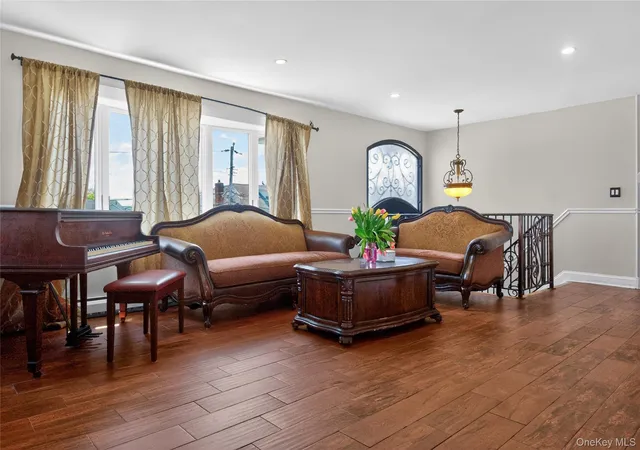3rd image of 101 Jetmore Pl, Massapequa, NY 11758 | MLS# 990970