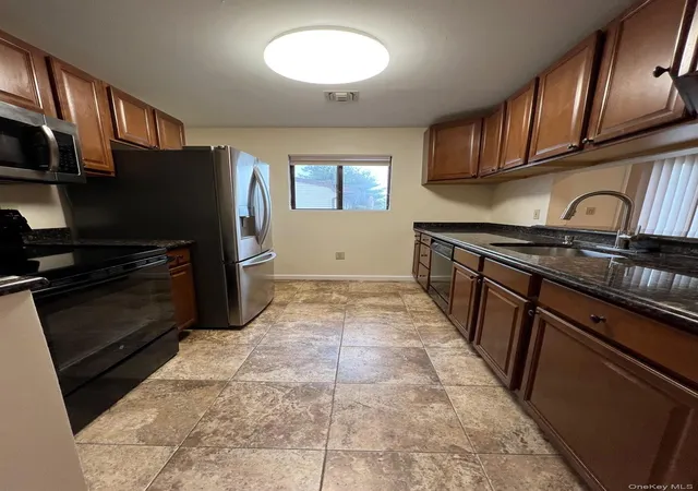4th image of 615 Broadway #2, Amityville, NY 11701 | MLS# 990989