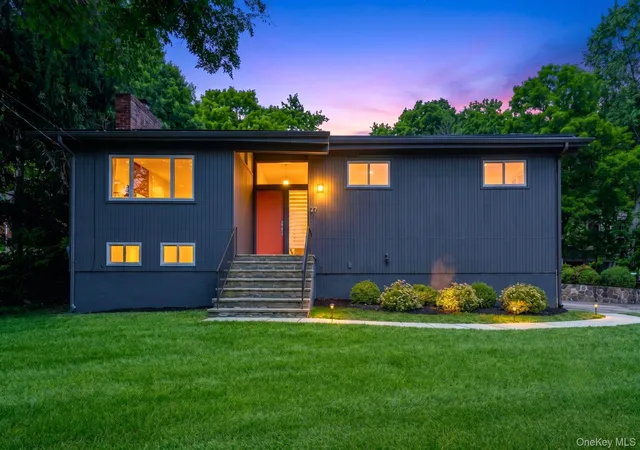 Photo 1 of Sale Pending at 27 Lakeview Ave W, Cortlandt, NY 10567 | MLS# 990992 | Listing updated on 2026-08-25