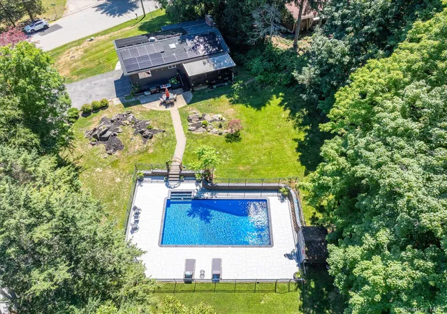 Photo 2 of Sale Pending at 27 Lakeview Ave W, Cortlandt, NY 10567 | MLS# 990992 | Listing updated on 2026-08-25