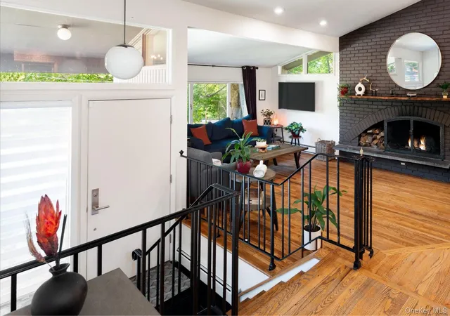 Photo 3 of Sale Pending at 27 Lakeview Ave W, Cortlandt, NY 10567 | MLS# 990992 | Listing updated on 2026-08-25