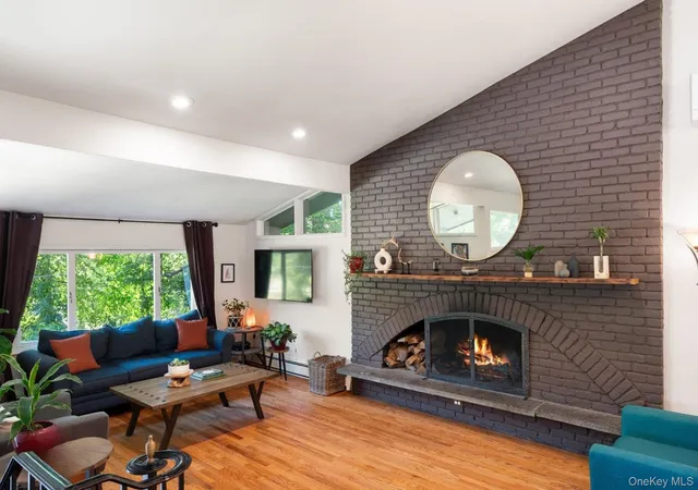 Photo 3 of Sale Pending at 27 Lakeview Ave W, Cortlandt, NY 10567 | MLS# 990992 | Listing updated on 2026-08-25