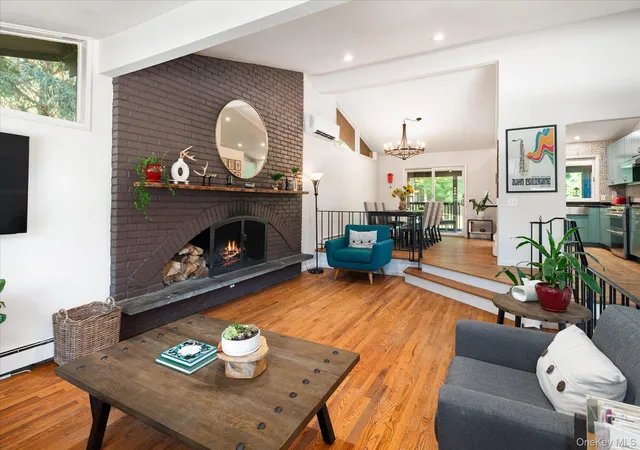 Photo 4 of Sale Pending at 27 Lakeview Ave W, Cortlandt, NY 10567 | MLS# 990992 | Listing updated on 2026-08-25