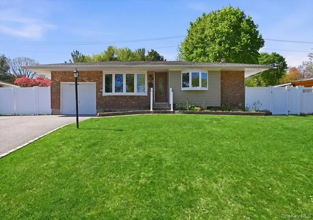 2nd image of 9 Copperbeech Rd, Smithtown, NY 11780 | MLS# 991010