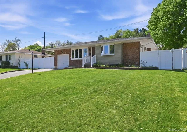 4th image of 9 Copperbeech Rd, Smithtown, NY 11780 | MLS# 991010