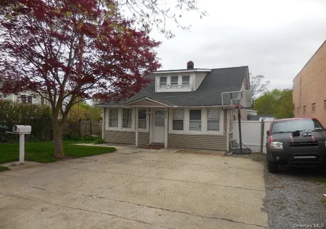 1st image of 211 Lowndes Ave, Huntington, NY 11746 | MLS# 991043