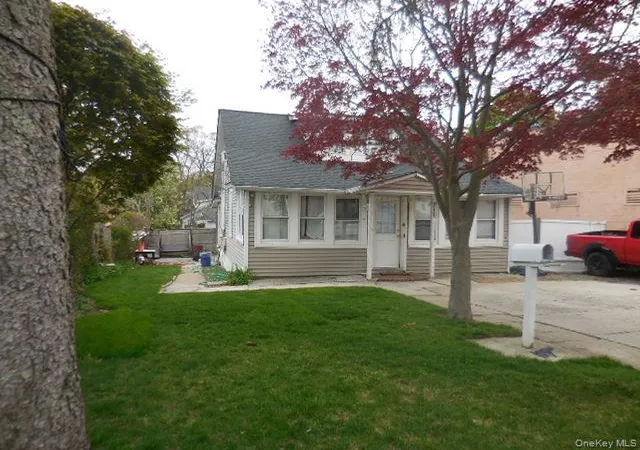 2nd image of 211 Lowndes Ave, Huntington, NY 11746 | MLS# 991043