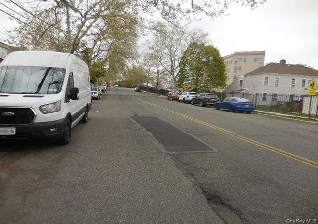 4th image of 211 Lowndes Ave, Huntington, NY 11746 | MLS# 991043