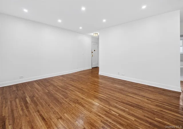 4th image of Celtic Park Apartments, New York, NY 11377