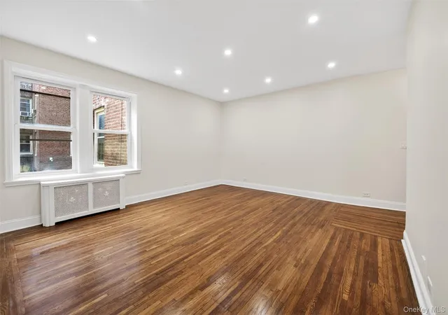 5th image of Celtic Park Apartments, New York, NY 11377