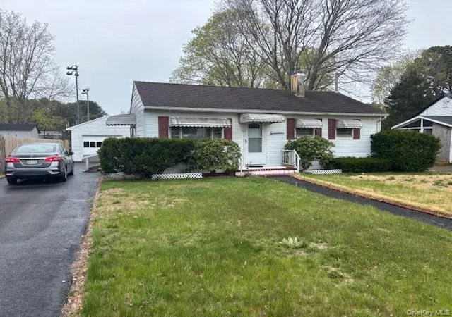 2nd image of 17 Brown St, Riverhead, NY 11901 | MLS# 991100