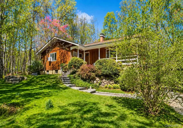 3rd image of 86 Mount Airy Rd E, Croton On Hudson, NY 10520 | MLS# 991103