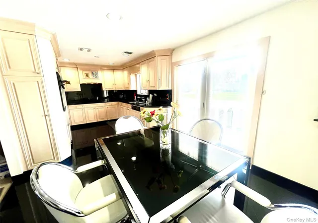 5th image of 728 Arbuckle Ave, Hempstead, NY 11598 | MLS# 991115