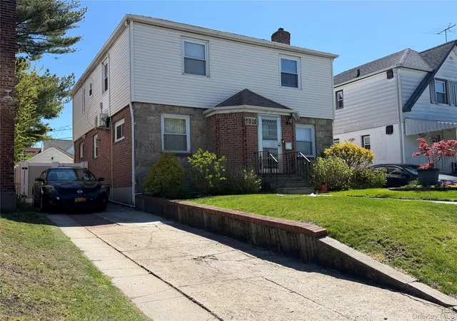 Photo 3 of Single family home for sale at 75 19 188th Street, New York, NY 11366 | MLS# 991125 | Listing updated on 2026-09-20