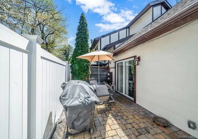 Listing Photo 2 - Condo for sale in building located at 71 Crystal Rock Ct, Middle Island, NY 11953 - Unit #