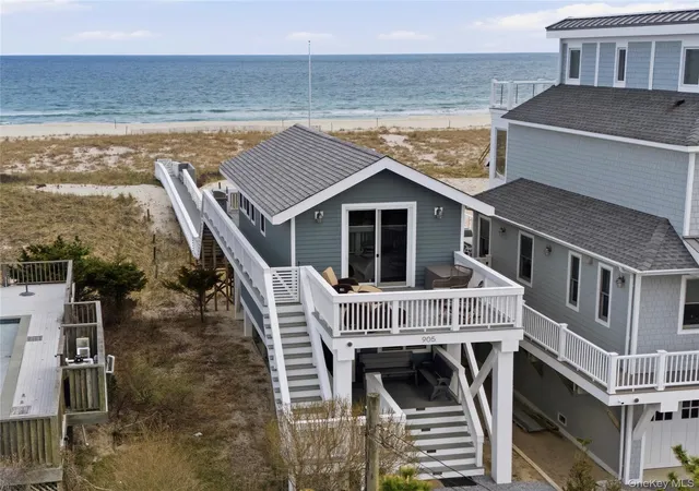 1st image of 905 Dune Rd, Southampton, NY 11978 | MLS# 991189