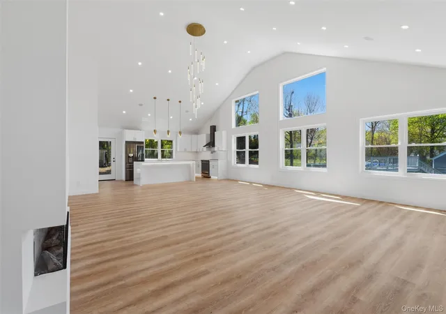 Photo 3 of Single family home for sale at 2800 Sarles Dr, Yorktown Heights, NY 10598 | MLS# 991229 | Listing updated on 2026-08-26