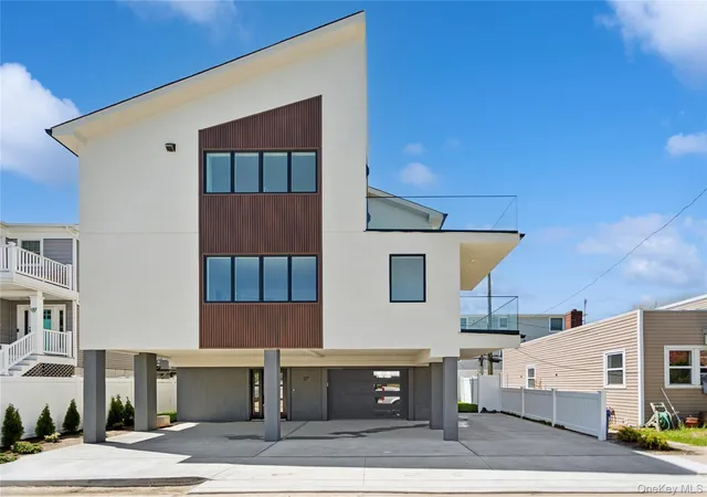 Photo 1 of Single family home for sale at 27 Kerrigan St, Long Beach, NY 11561 | MLS# 991250 | Listing updated on 2026-10-08