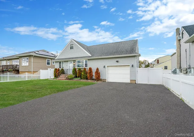 3rd image of 253 E Riviera Dr, Babylon, NY 11757 | MLS# 991270