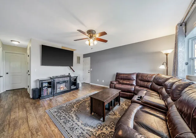 4th image of 253 E Riviera Dr, Babylon, NY 11757 | MLS# 991270