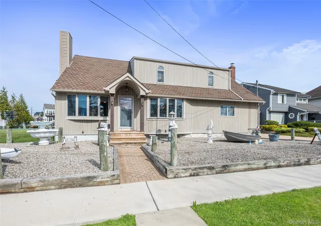 Photo 3 of Sale Pending at 3414 Riverside Dr, Oceanside, NY 11572 | MLS# 991293 | Listing updated on 2026-10-08