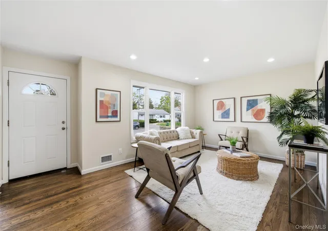 5th image of 110 Heyward Street, Brentwood, NY 11717 | MLS# 991308