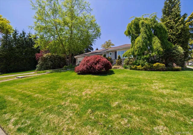 Photo 3 of Sale Pending at 406 Jefferson St, Franklin Square, NY 11010 | MLS# 991333 | Listing updated on 2026-07-24