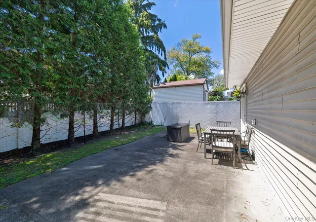 Photo 5 of Sale Pending at 406 Jefferson St, Franklin Square, NY 11010 | MLS# 991333 | Listing updated on 2026-07-24