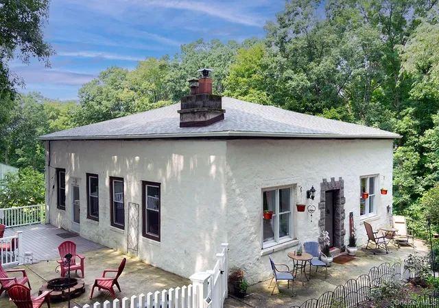 Photo 2 of Single family home for sale at 11 Forest Pl, Lake Peekskill, NY 10537 | MLS# 991356 | Listing updated on 2026-08-30