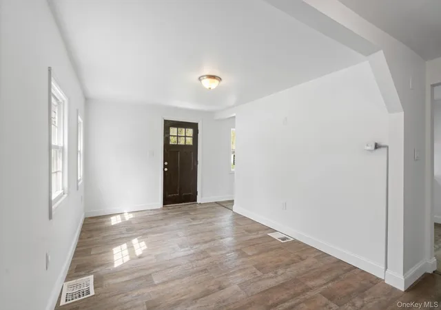 4th image of 637 Violet Ave, Hyde Park, NY 12538 | MLS# 991373