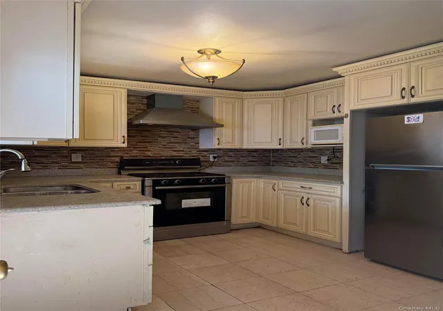 Photo 3 of Sale Pending at 67 04 215th Street, New York, NY 11364 | MLS# 991392 | Listing updated on 2026-09-04