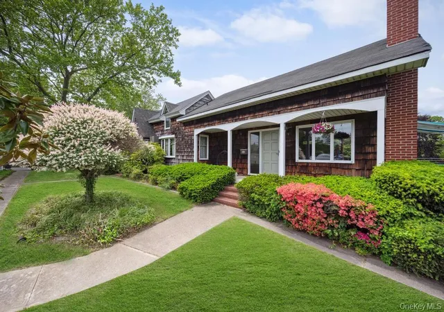 Photo 3 of Sale Pending at 9 Lakeland Ave, Brookhaven, NY 11772 | MLS# 991396 | Listing updated on 2026-06-05