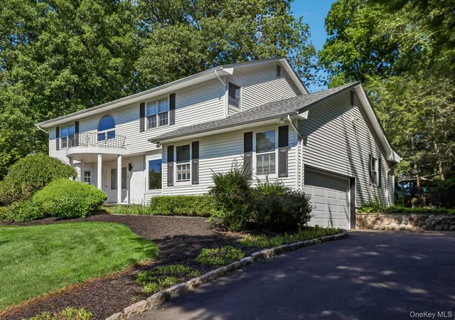 3rd image of 21 Windgate Dr, Clarkstown, NY 10956 | MLS# 991401