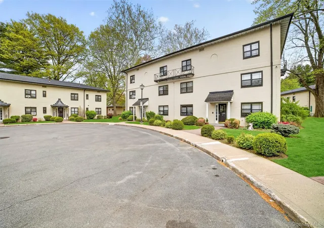 2nd image of 2 Field End Lane #2L, Eastchester, NY 10709 | MLS# 991458