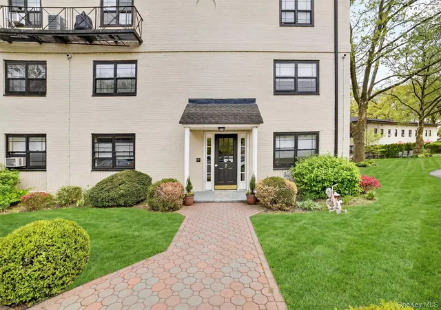 3rd image of 2 Field End Ln, Eastchester, NY 10709