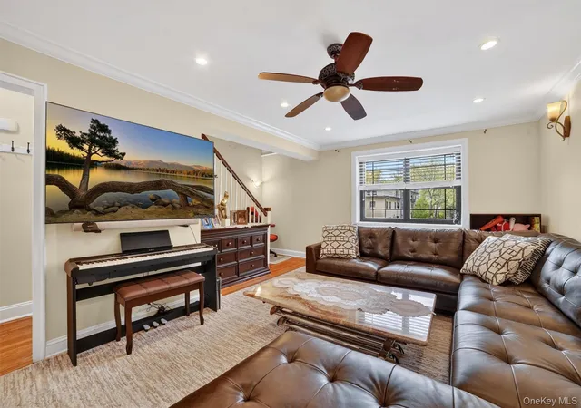 4th image of 2 Field End Ln, Eastchester, NY 10709