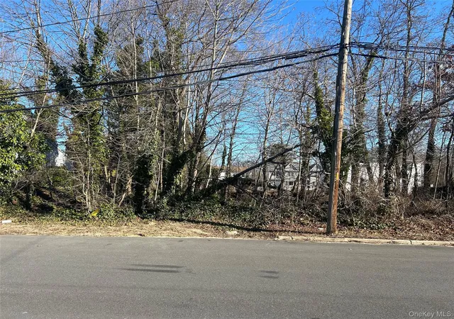 Photo 2 of Sale Pending at 15 Chestnut St, Babylon, NY 11798 | MLS# 991464 | Listing updated on 2026-09-17