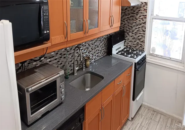 Photo 3 of Condo for sale at 13824 68th Drive #1, New York, NY 11367 | MLS# 991466 | Listing updated on 2026-08-24