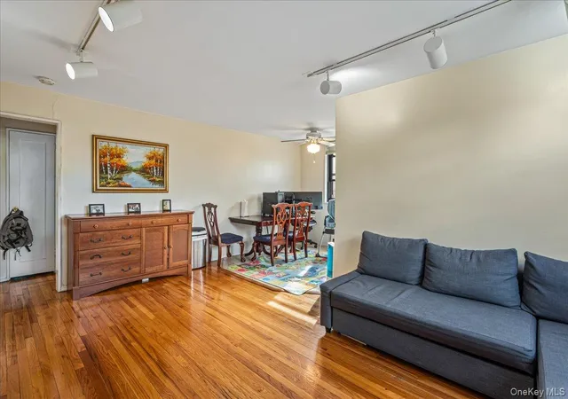 3rd image of 160-10 Cross Island Pkwy, New York, NY 11357