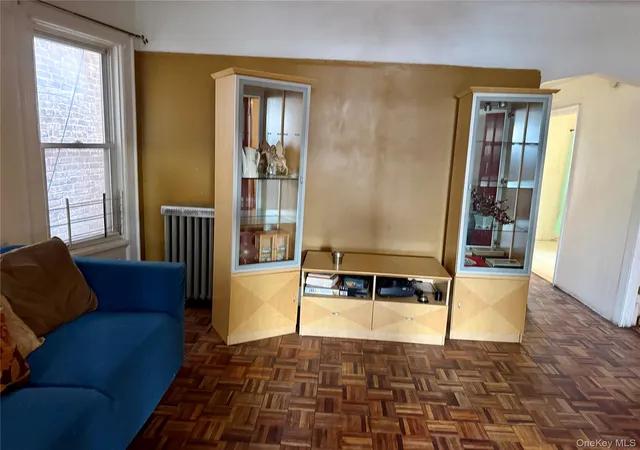 Listing Photo 5 - Condo for sale in building located at 1723 Melville St, New York, NY 10460