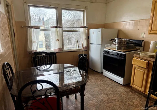 Photo 3 of Sale Pending at 1723 Melville St, New York, NY 10460 | MLS# 991502 | Listing updated on 2026-06-18