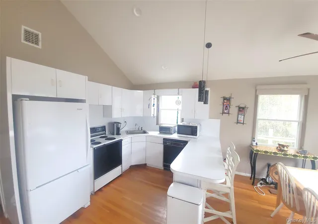 1st image of 33 Broadway, Bay Shore, NY 11706 | MLS# 991536