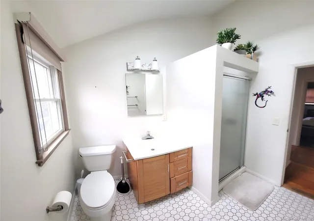 9th image of 33 Broadway, Bay Shore, NY 11706 | MLS# 991536
