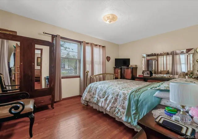 Photo 4 of Sale Pending at 14702 33rd Avenue, Flushing, NY 11354 | MLS# 991610 | Listing updated on 2026-06-25