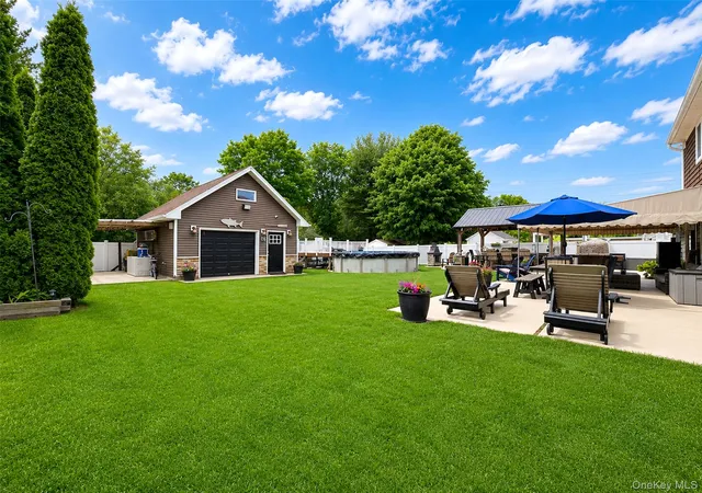 2nd image of 42 Live Oak Dr, Holbrook, NY 11741 | MLS# 991664