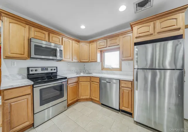 Homes for sale in Hempstead, NY | 45 Cobalt Ln, Hempstead, NY 11590 | MLS# 991689