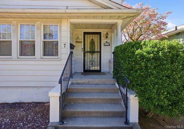 Photo 3 of Sale Pending at 7 Byron Ave, Yonkers, NY 10704 | MLS# 991710 | Listing updated on 2026-07-01